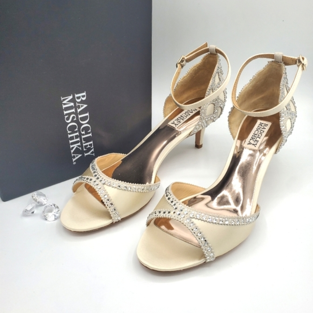 Badgley Mischka Gillian heels, Ivory, NIB
